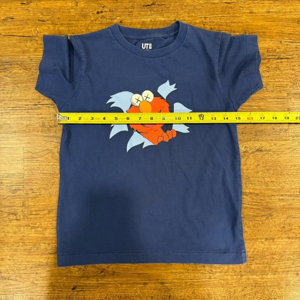 Uniqlo KAWS Sesame Street Blue Elmo‎ Graphic T Shirt Kid's Boy's Girl's M 7-8